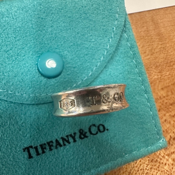 VTG Tiffany & Co. Basics 1837 concave ring sterling silver, size 7.5 - Picture 3 of 6